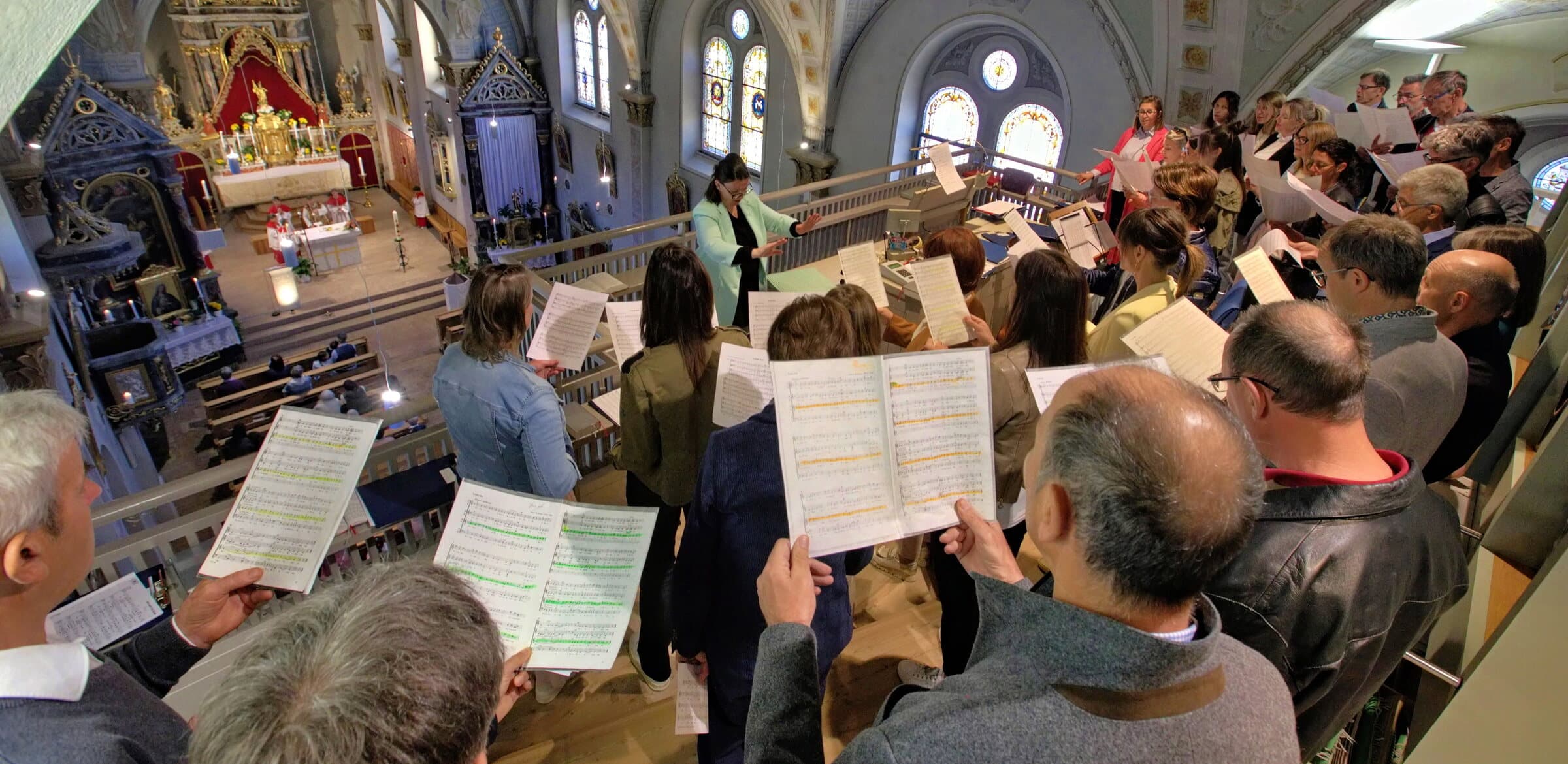 Der Kirchenchor Terenten singt in der Pfarrkirche