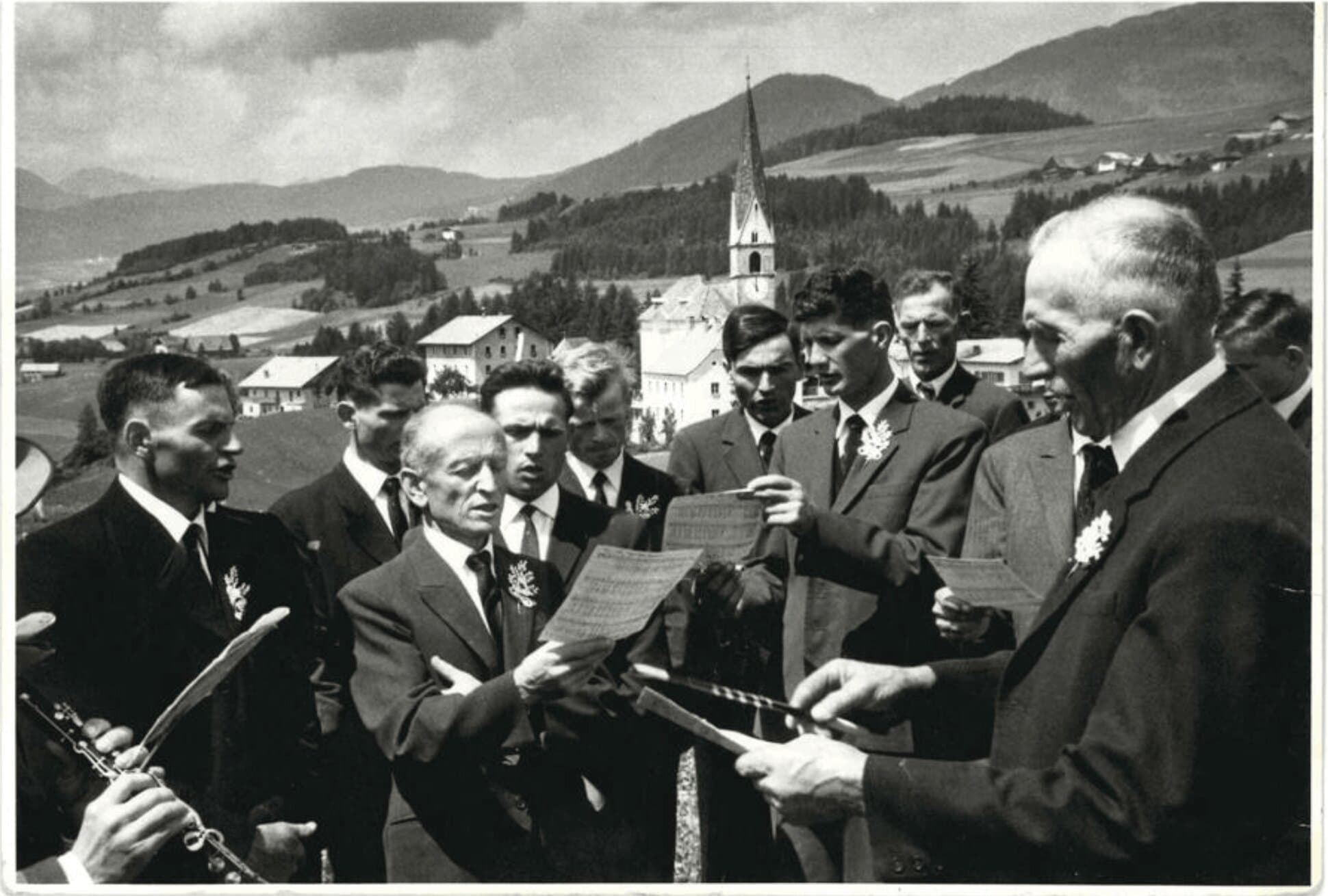 Historische Aufnahme des Kirchenchors Terenten